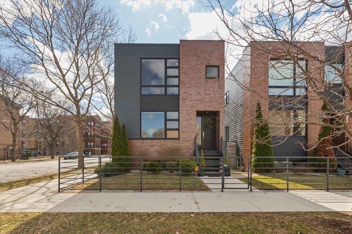 559 East 50th Street Chicago IL 60615