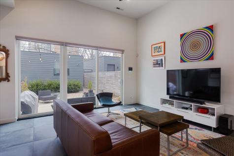 559 East 50th Street Chicago IL 60615