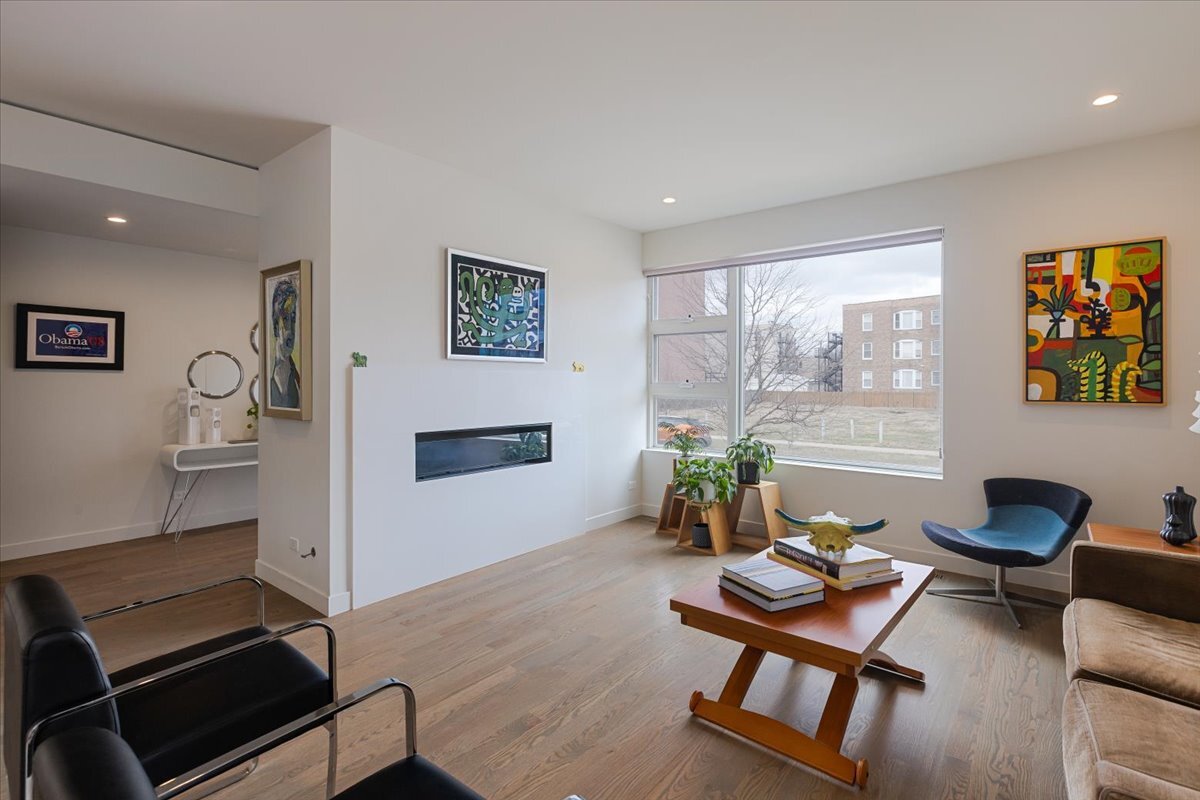 559 East 50th Street Chicago IL 60615