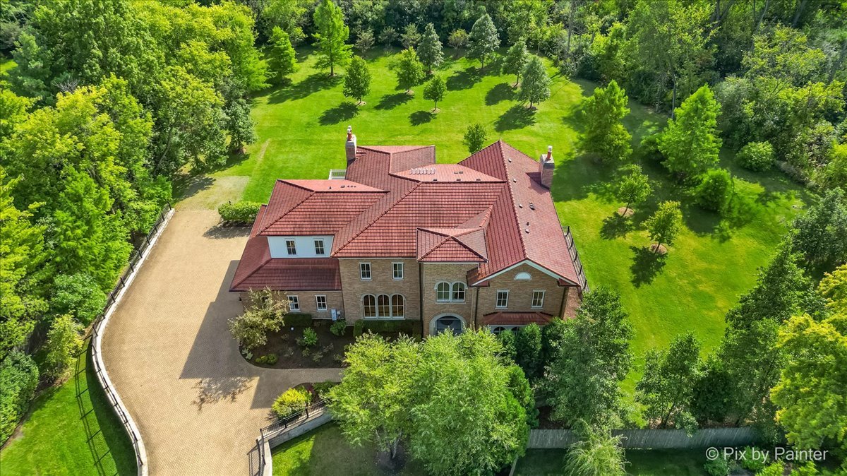27 West Onwentsia Road Lake Forest IL 60045