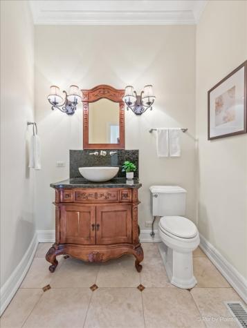 27 West Onwentsia Road Lake Forest IL 60045