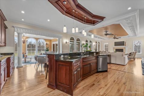 27 West Onwentsia Road Lake Forest IL 60045