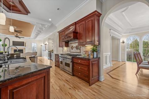 27 West Onwentsia Road Lake Forest IL 60045