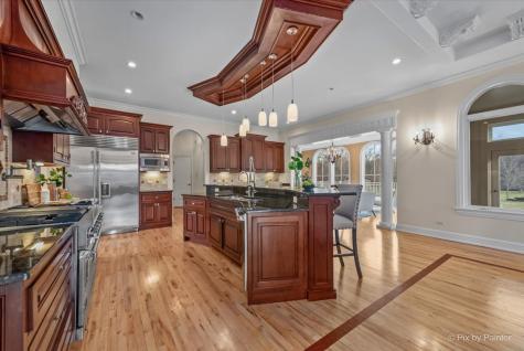 27 West Onwentsia Road Lake Forest IL 60045