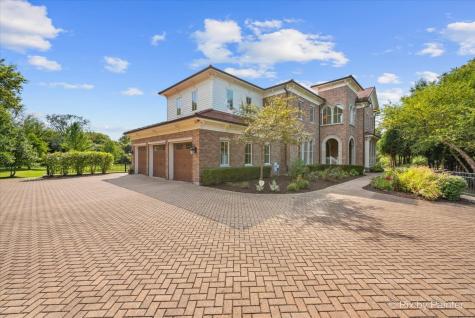 27 West Onwentsia Road Lake Forest IL 60045