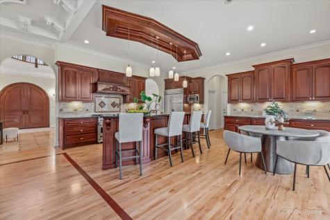 27 West Onwentsia Road Lake Forest IL 60045