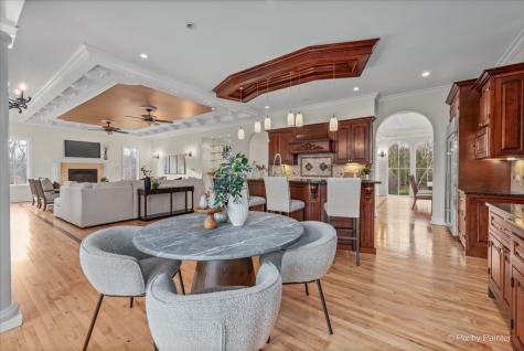 27 West Onwentsia Road Lake Forest IL 60045