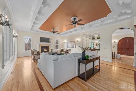 27 West Onwentsia Road Lake Forest IL 60045