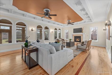 27 West Onwentsia Road Lake Forest IL 60045