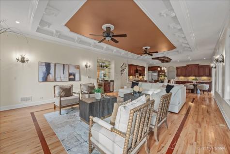 27 West Onwentsia Road Lake Forest IL 60045