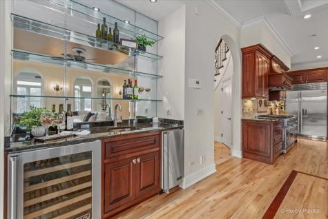 27 West Onwentsia Road Lake Forest IL 60045