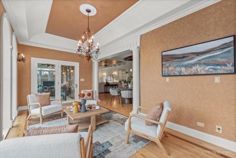 27 West Onwentsia Road Lake Forest IL 60045