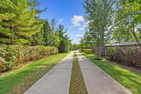 27 West Onwentsia Road Lake Forest IL 60045