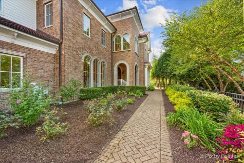 27 West Onwentsia Road Lake Forest IL 60045