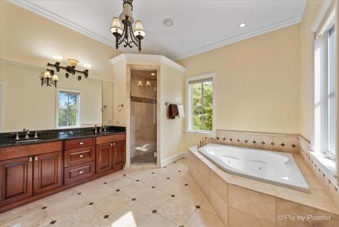 27 West Onwentsia Road Lake Forest IL 60045