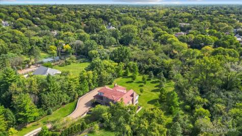 27 West Onwentsia Road Lake Forest IL 60045