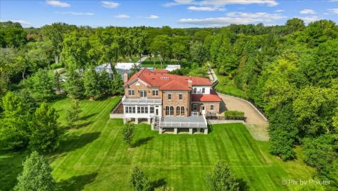 27 West Onwentsia Road Lake Forest IL 60045
