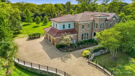 27 West Onwentsia Road Lake Forest IL 60045