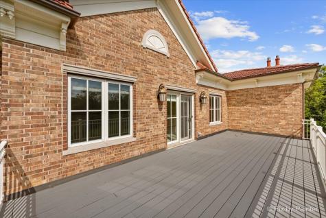 27 West Onwentsia Road Lake Forest IL 60045