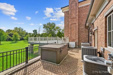 27 West Onwentsia Road Lake Forest IL 60045