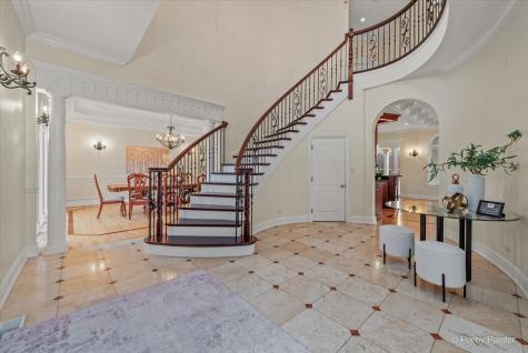27 West Onwentsia Road Lake Forest IL 60045