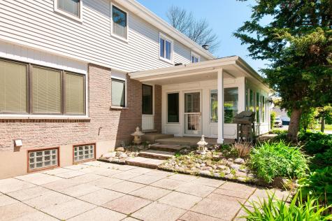 1829 East Bittersweet Lane Mount Prospect IL 60056