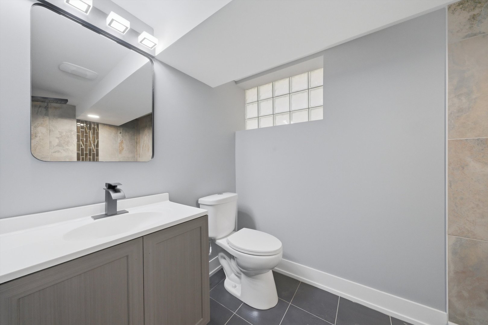 8243 South Wabash Avenue Chicago IL 60619