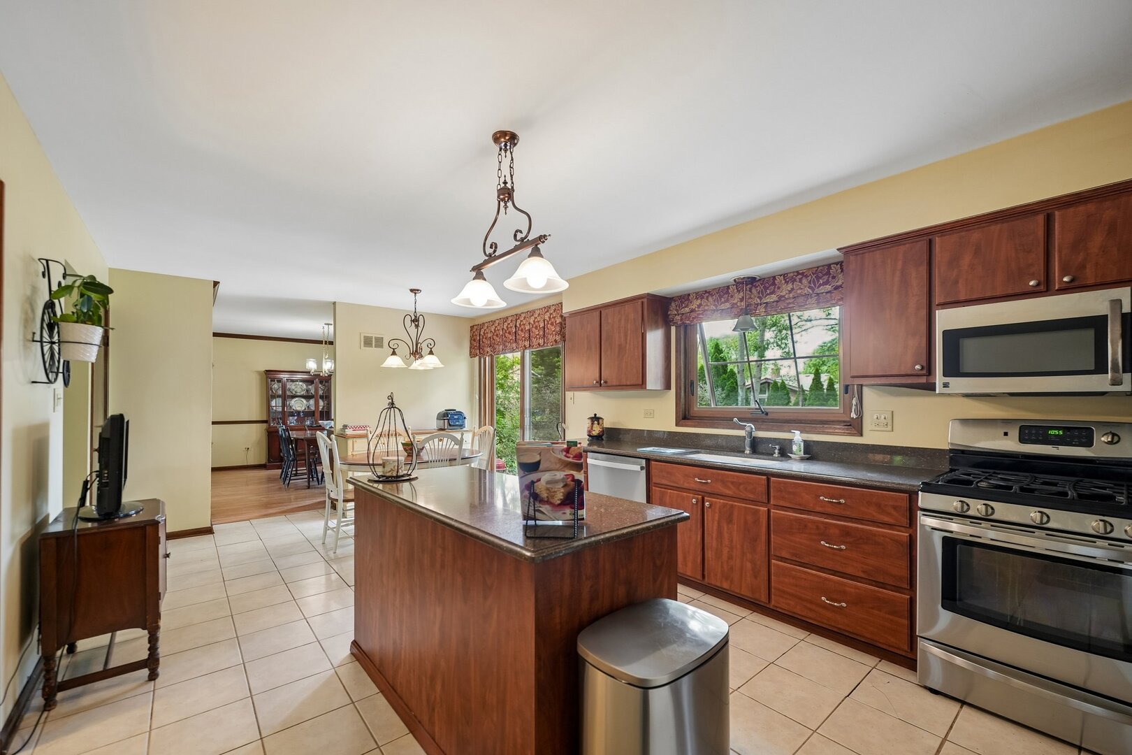 737 Clovetree Court Naperville IL 60540