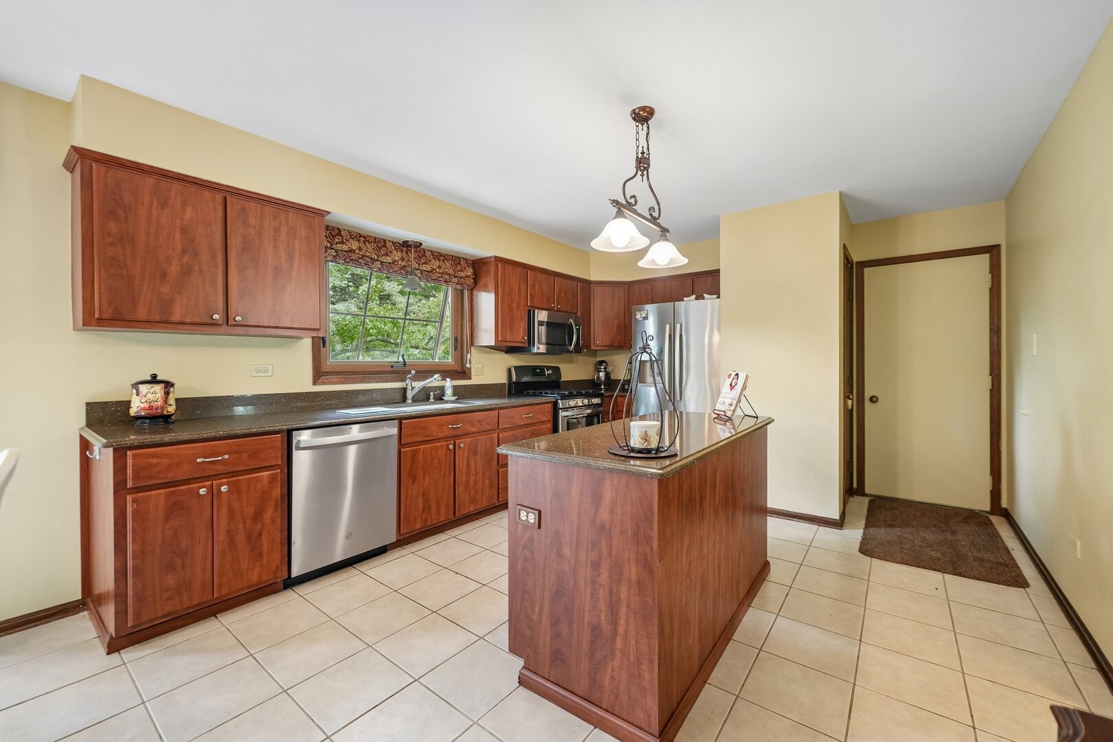 737 Clovetree Court Naperville IL 60540