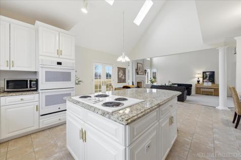 10N800 Highland Trail Hampshire IL 60140