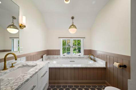 955 East Ringwood Road Lake Forest IL 60045