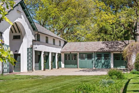 955 East Ringwood Road Lake Forest IL 60045