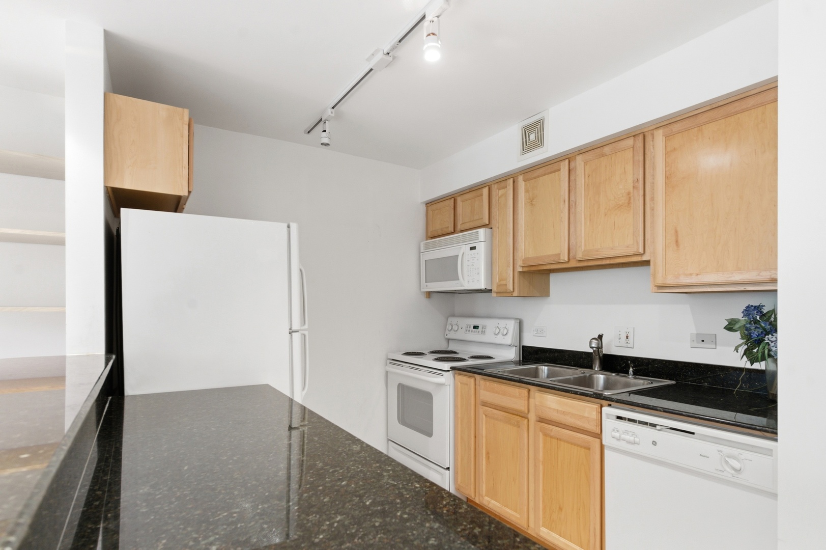 5854 North Kenmore Avenue Chicago IL 60660