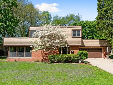 225 South Gladstone Avenue Aurora IL 60506