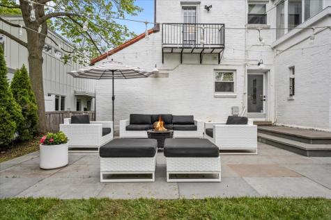 1208 Oak Street Winnetka IL 60093