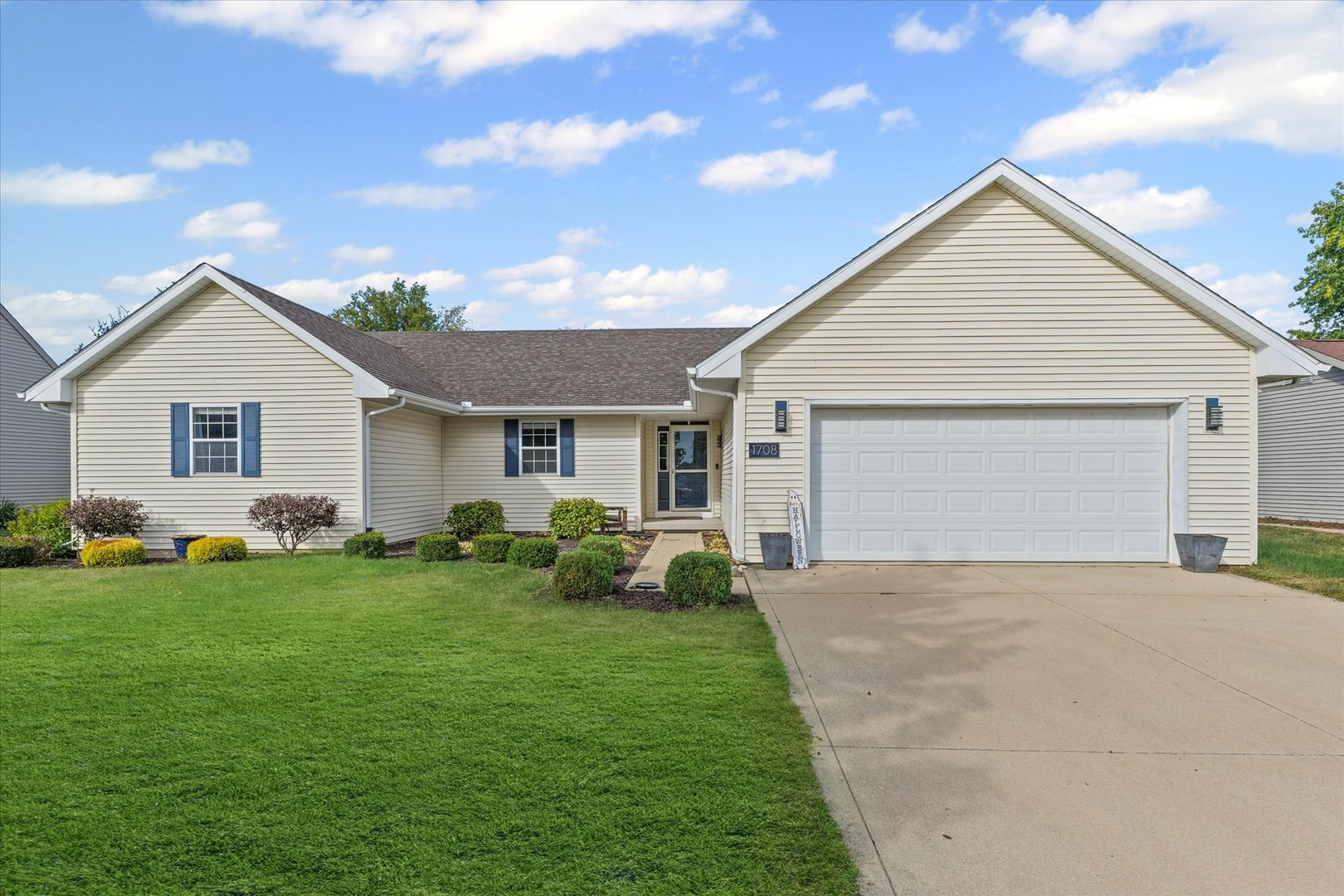 1708 Magnolia Drive St. Joseph IL 61873