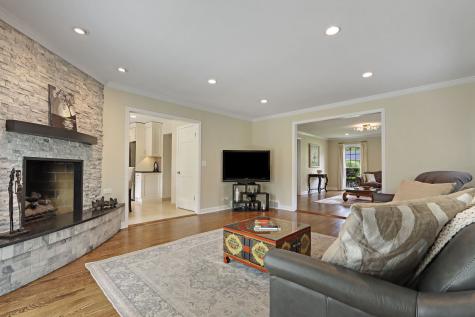 1427 Woodhill Drive Northbrook IL 60062