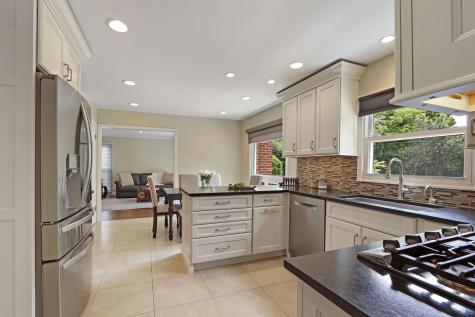 1427 Woodhill Drive Northbrook IL 60062