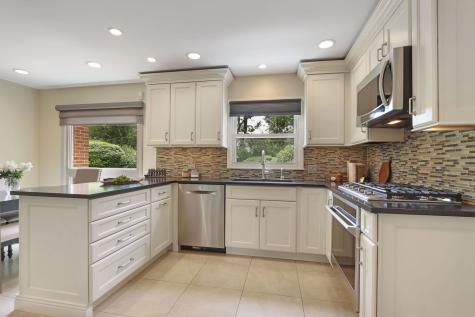 1427 Woodhill Drive Northbrook IL 60062