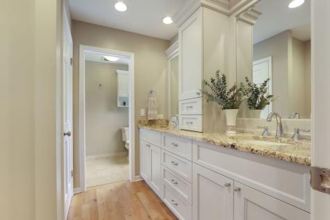 1427 Woodhill Drive Northbrook IL 60062
