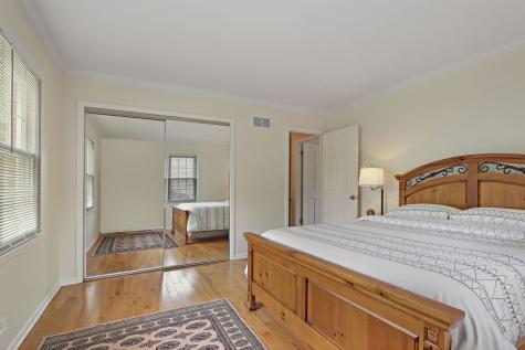 1427 Woodhill Drive Northbrook IL 60062