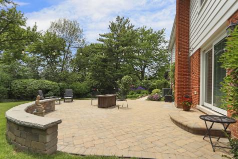 1427 Woodhill Drive Northbrook IL 60062