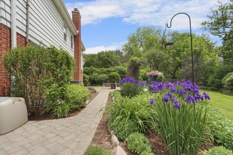 1427 Woodhill Drive Northbrook IL 60062