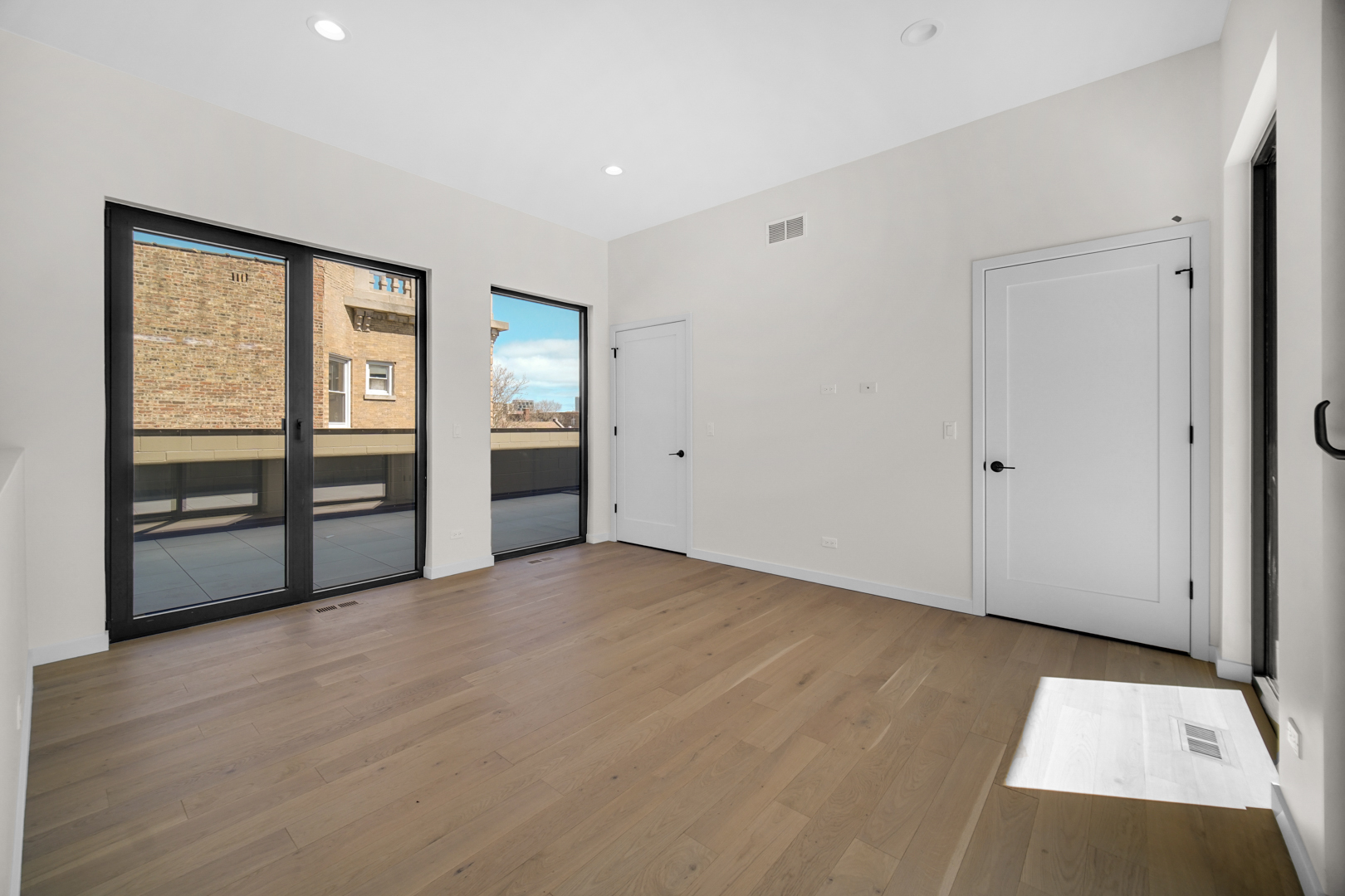 6218 South Woodlawn Avenue Chicago IL 60637