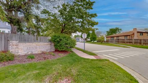 526 Spruce Lane Lisle IL 60532
