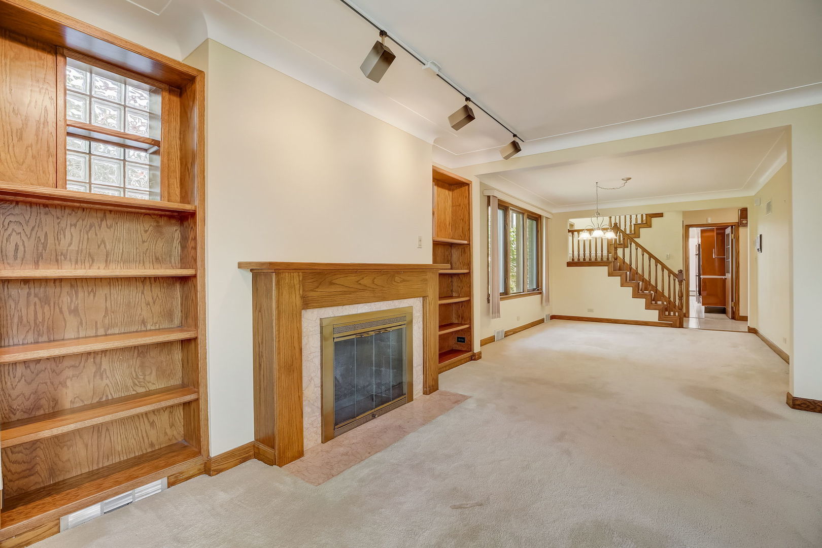 6047 North Sacramento Avenue Chicago IL 60659