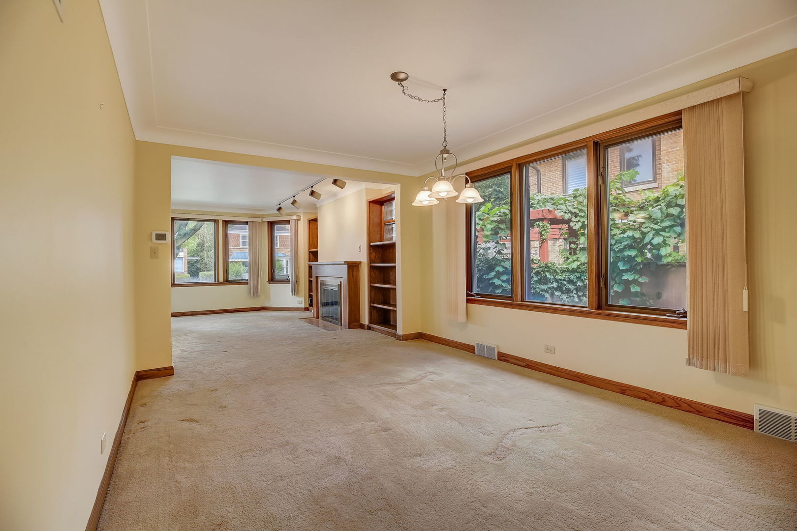 6047 North Sacramento Avenue Chicago IL 60659