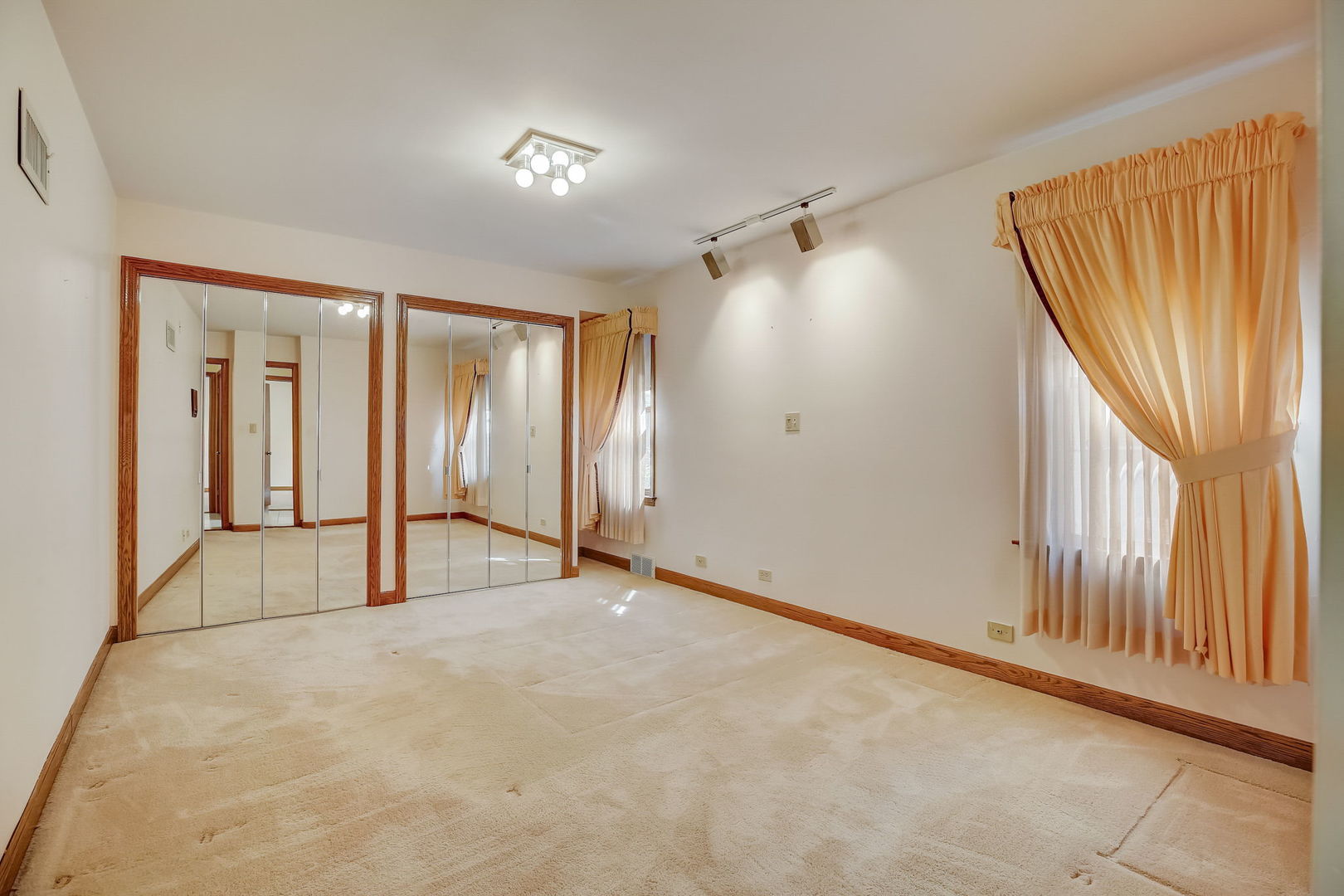 6047 North Sacramento Avenue Chicago IL 60659