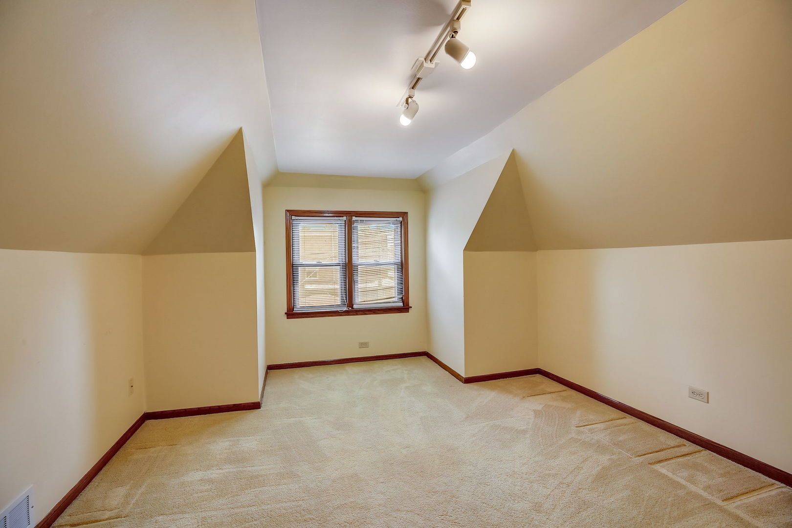 6047 North Sacramento Avenue Chicago IL 60659