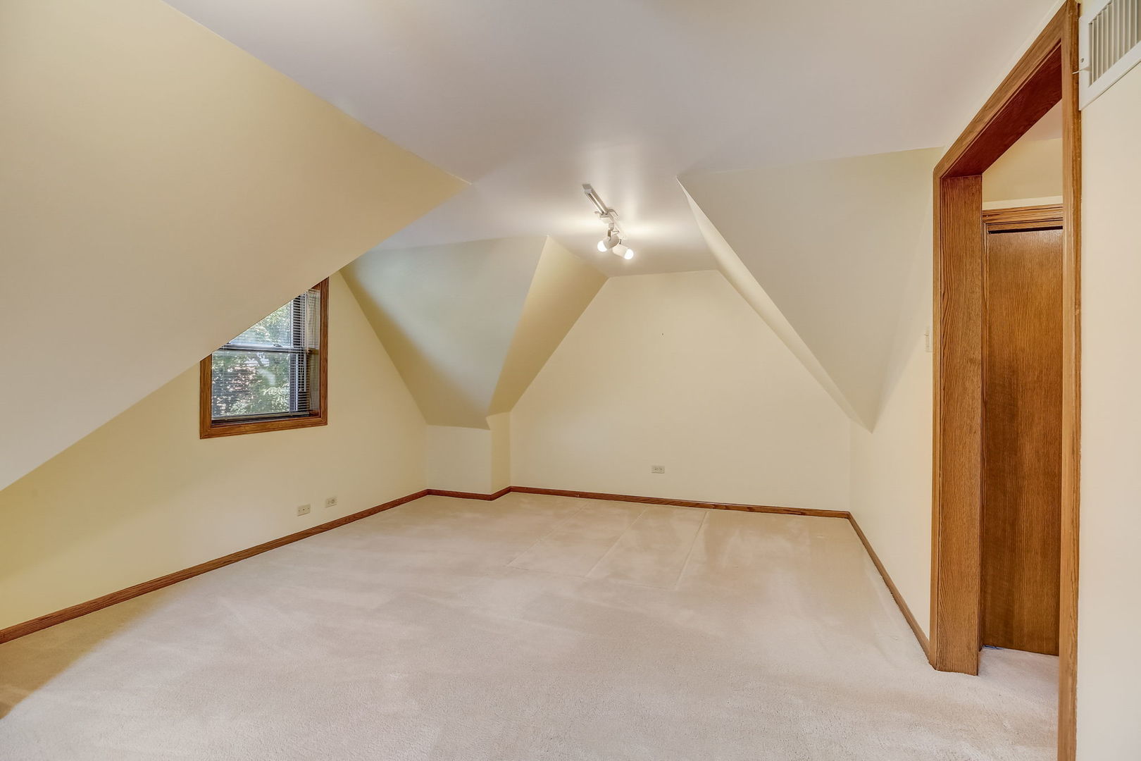 6047 North Sacramento Avenue Chicago IL 60659